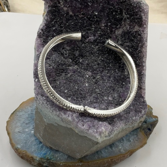 Elegant 7 1/2” Silver Magnetic Hinged Bangle Bracelet - Picture 3 of 6